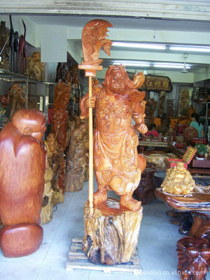 匠心铸魂，木韵传神 文江根雕之红豆杉关公像赏析