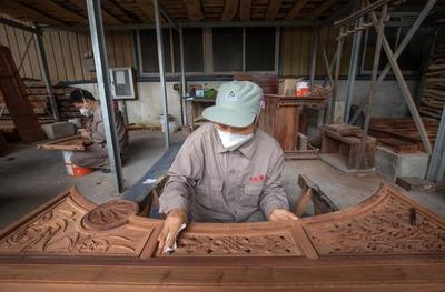 从下岗职工到宜昌非遗木雕传承人 以花为媒，雕琢人生新篇章